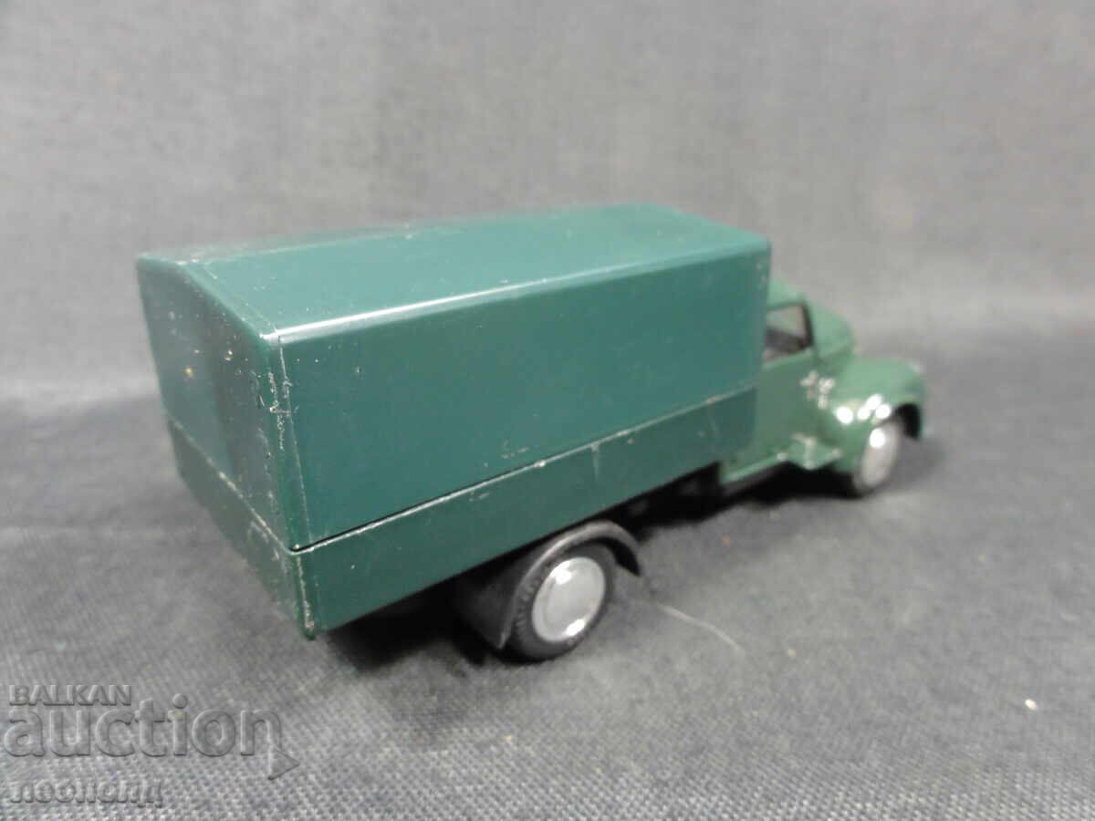 Delivery of 1/43 METAL CAR SCALE MODEL FRAMO V 901/2 WORLEIN Delivery of 1/43 METAL CAR SCALE MODEL FRAMO V 901/2 WORLEIN