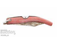 Un cuțit de buzunar