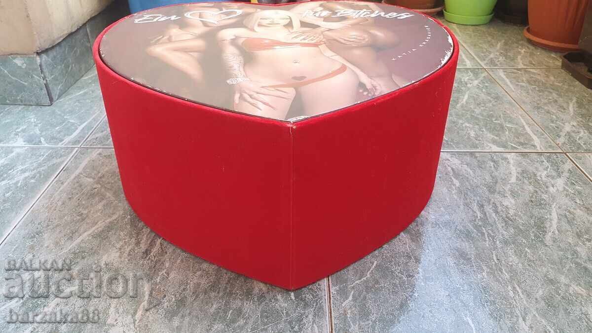 Παράδοση Νέο μαξιλάρι με κουτί + Δίσκος με μουσική