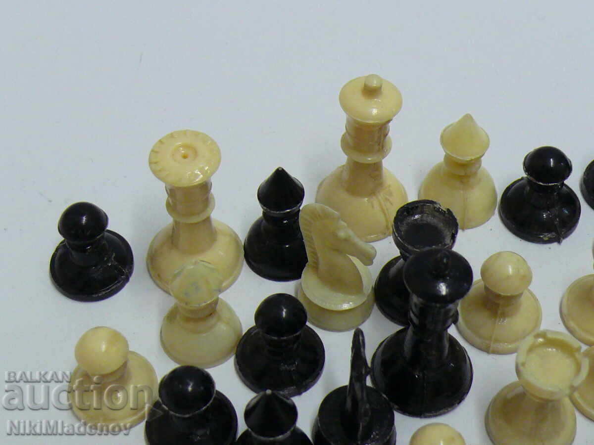 Piese de șah, folosite cu preț 9.99 BGN | € 5.11 Piese de șah, folosite cu preț 9.99 BGN | € 5.11