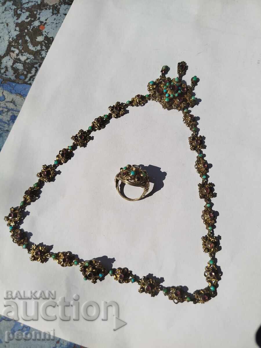 Δημοπρασία Ασημένιο και επιχρυσωμένο κολιέ και δαχτυλίδι (Staro srebŭrno και pozlateno kolie i prŭsten)