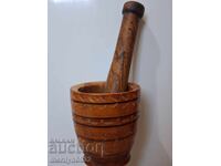 Moșter de lemn cu pistil, mojar, ulcior, lemnărie