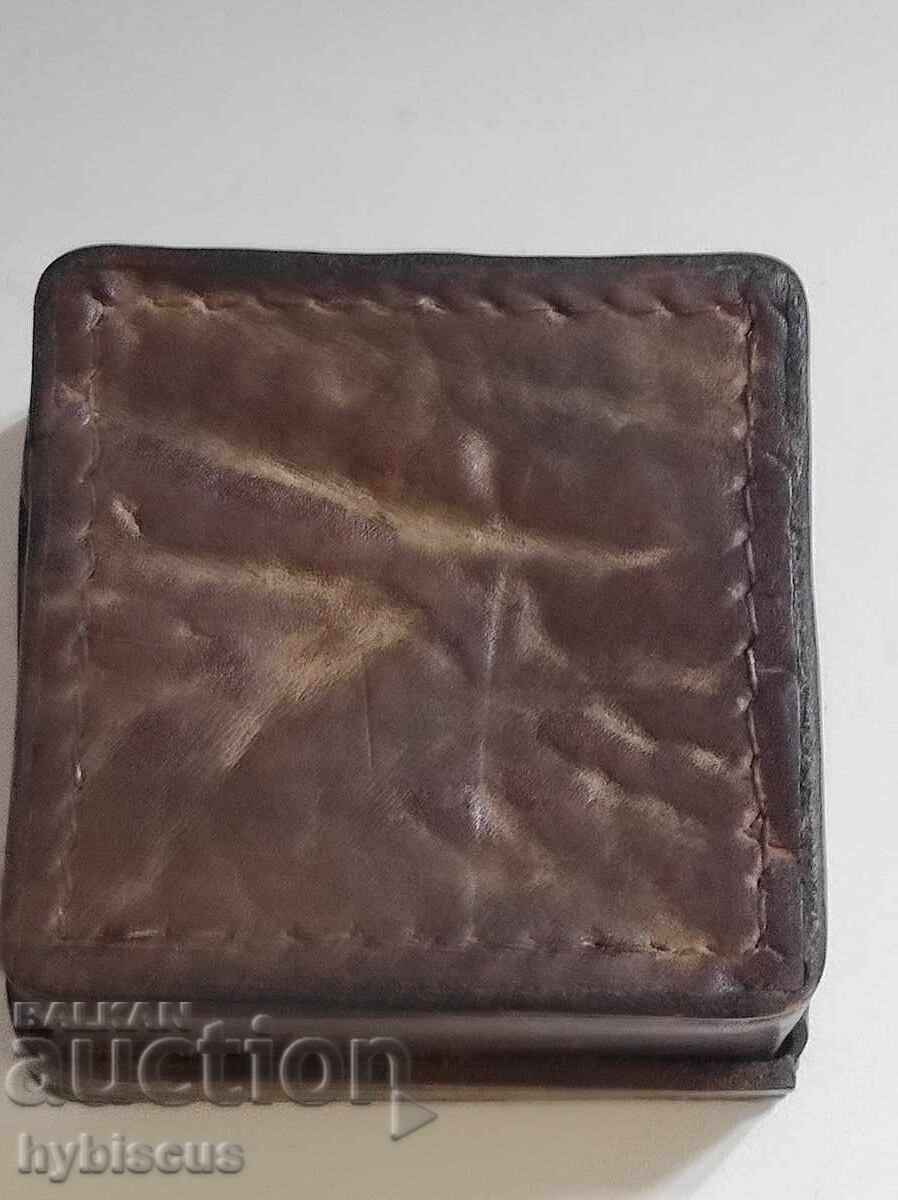 Δημοπρασία Βίντατζ δερμάτινο κουτί από τη δεκαετία του '70 ΣΒΧ