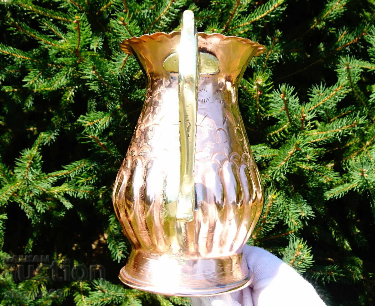 Παράδοση Χάλκινη κανάτα, κούπα, σφυρήλατο καθαρό κόκκινο μέλι