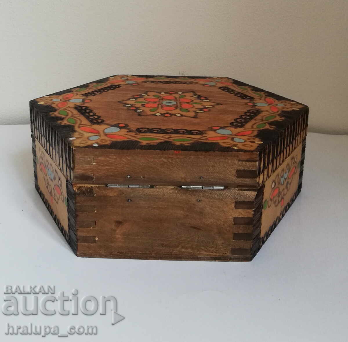 Ξύλινο κουτί κοσμημάτων με τιμή 20.00 BGN | € 10.23