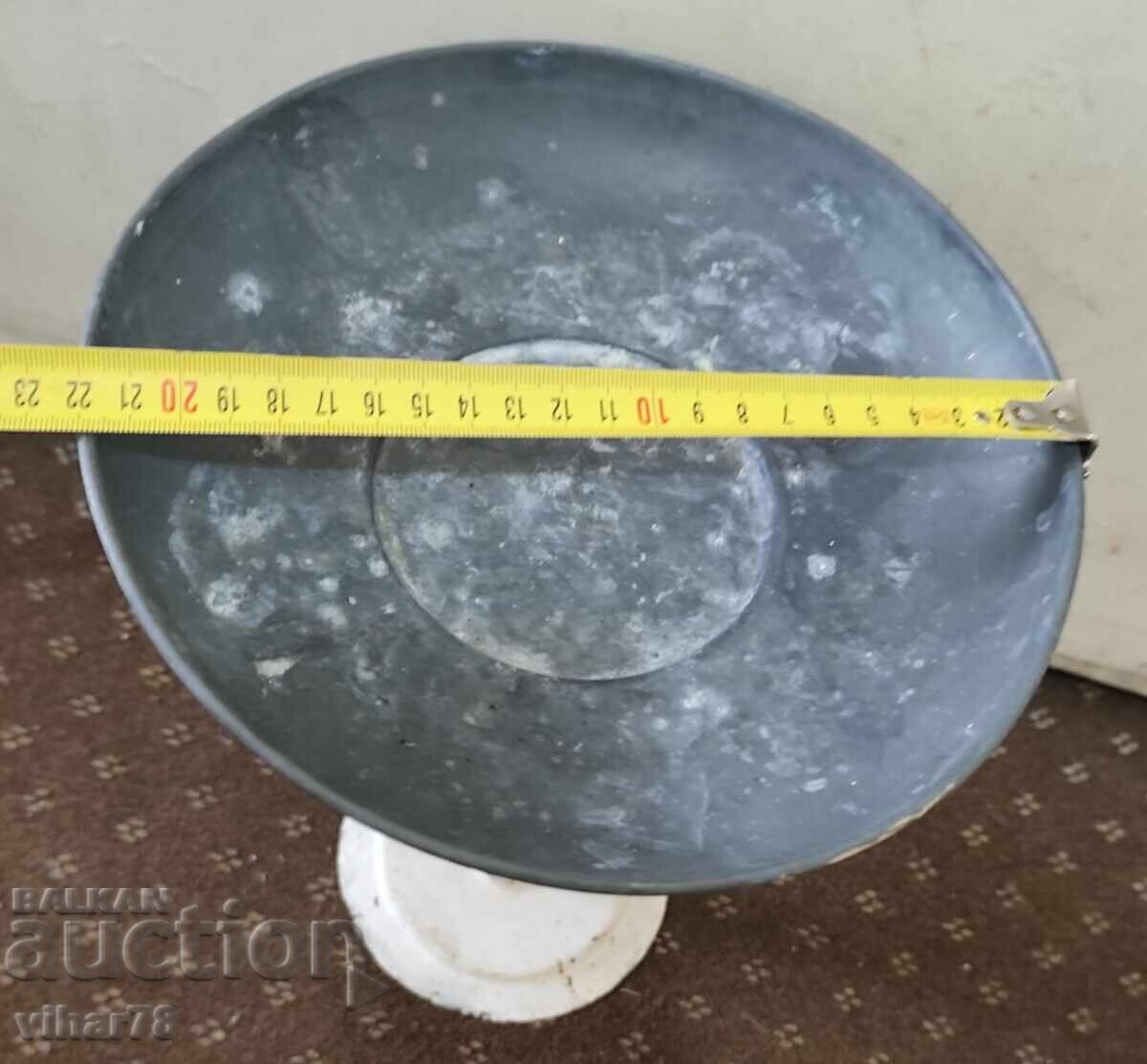 Auction  Old scales - 30s