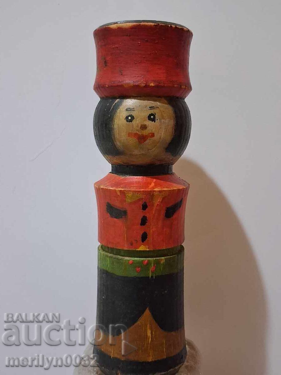 Sfeșnic vechi pictat din lemn, lumânare primitivă cu preț 63.00 BGN | € 32.21