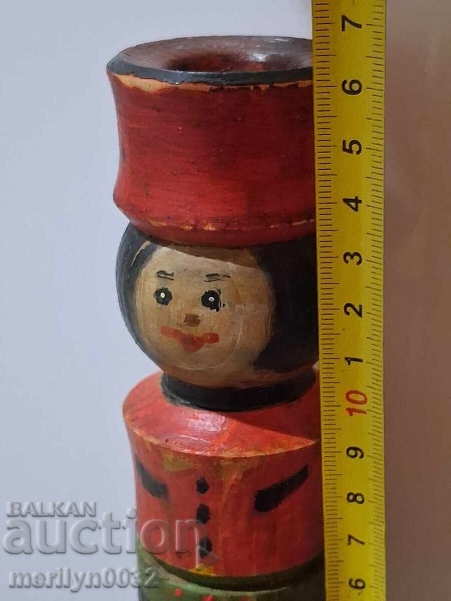 Livrarea Sfeșnic vechi pictat din lemn, lumânare primitivă