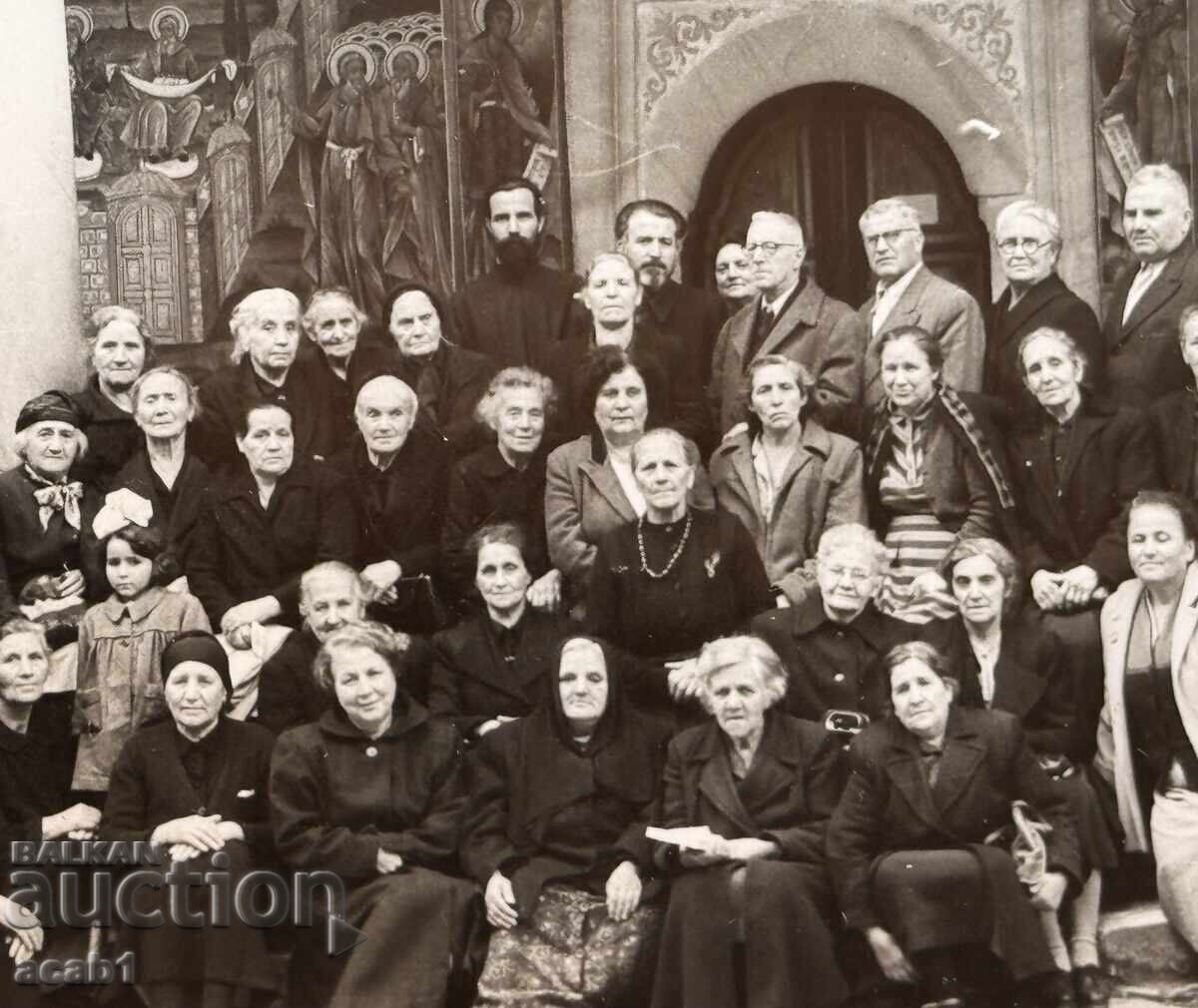 Δημοπρασία Ρίλα Μοναστήρι προσκυνητές με τον Ηγούμενο