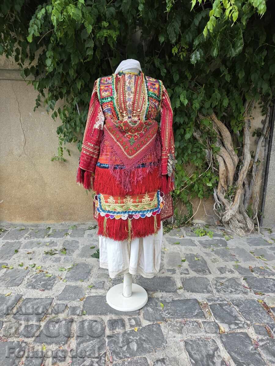 Kompleten Miјachki nevestinski nosii od Oreshјe, Papradish·te Kompleten Miјachki nevestinski nosii od Oreshјe, Papradish·te