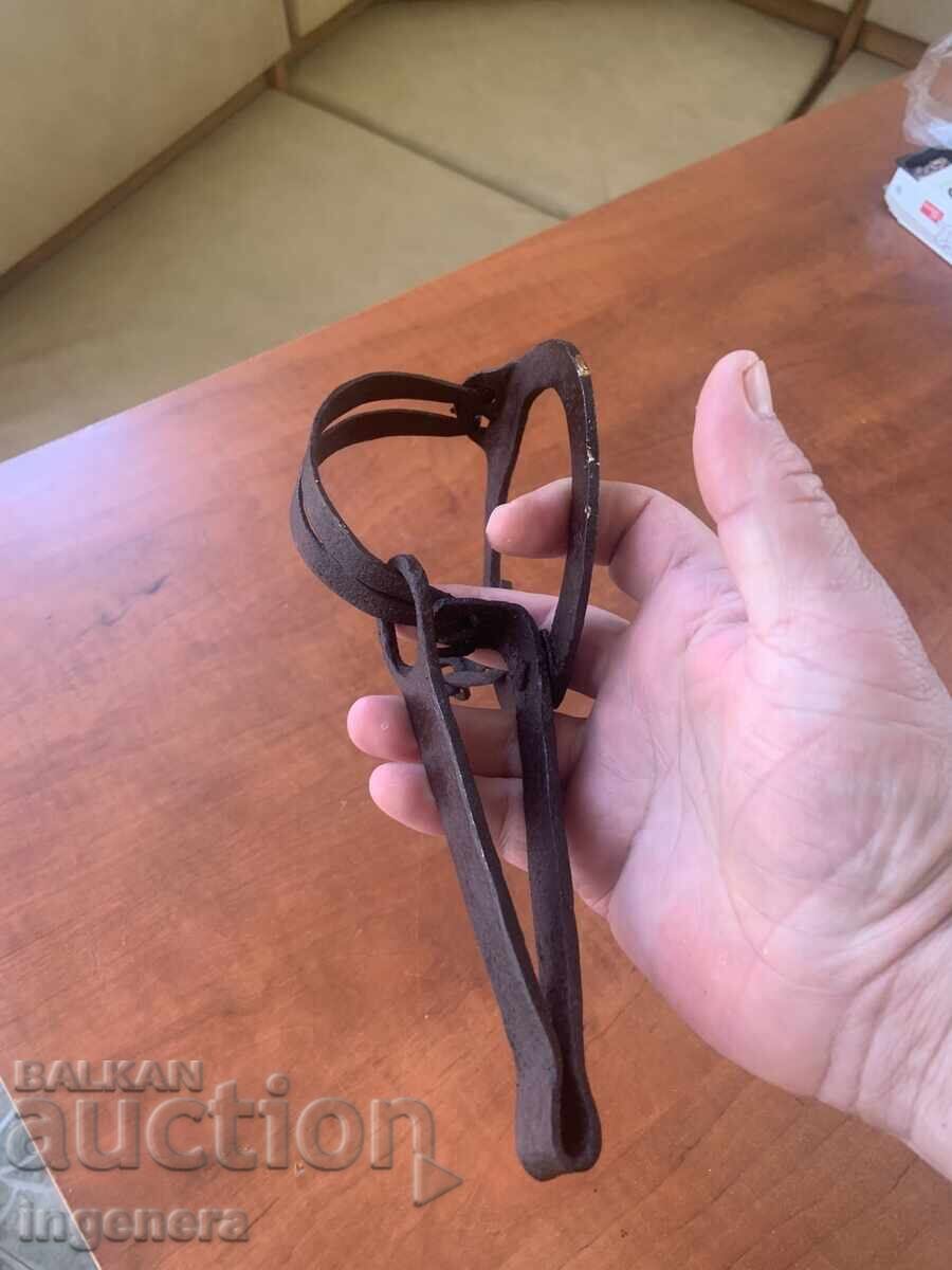 Auction  Old Forged Trap for Small Pests
