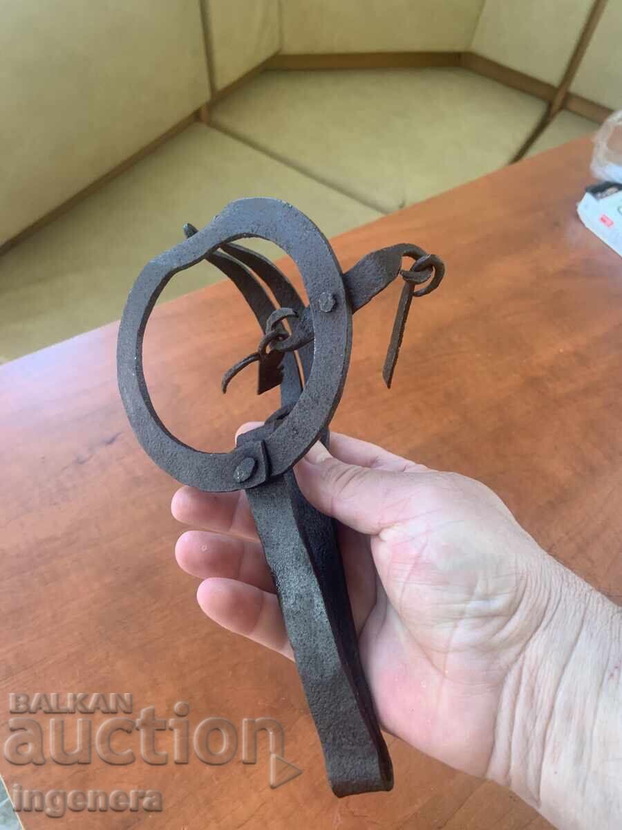 Old Forged Trap for Small Pests - 7