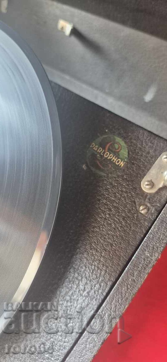 Auction GRAMOPHONE - HAND CRANK - PARLOPHONE - WW II Auction GRAMOPHONE - HAND CRANK - PARLOPHONE - WW II