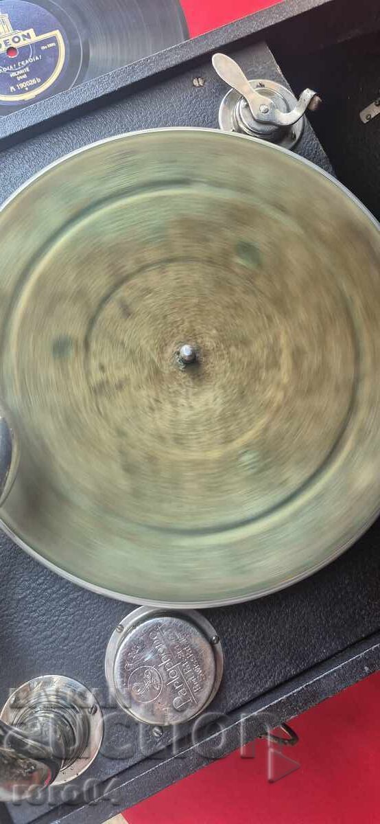 Delivery of GRAMOPHONE - HAND CRANK - PARLOPHONE - WW II Delivery of GRAMOPHONE - HAND CRANK - PARLOPHONE - WW II