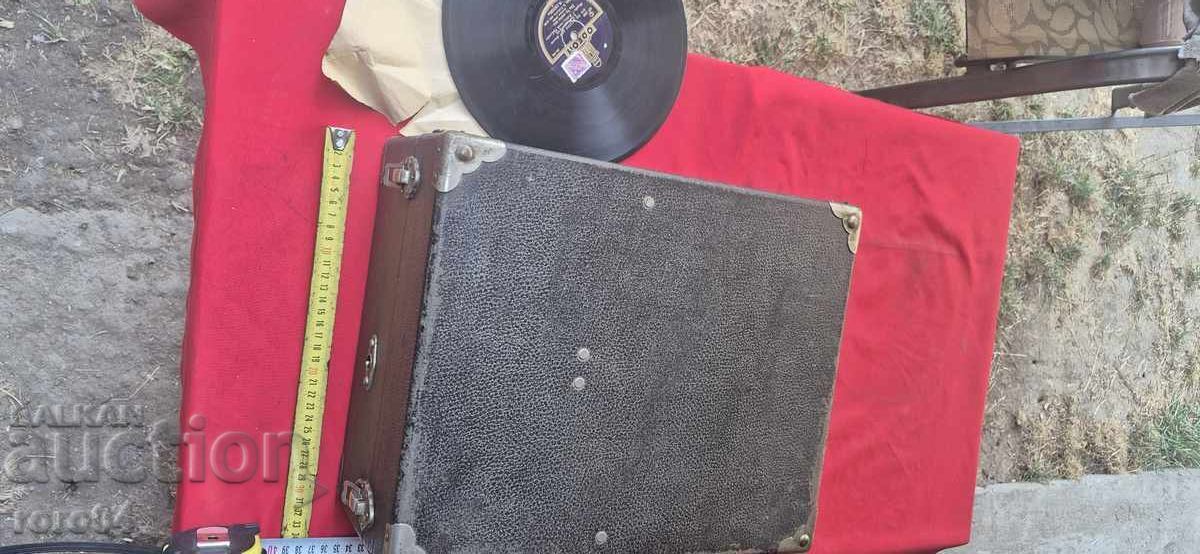 GRAMOPHONE - HAND CRANK - PARLOPHONE - WW II - 7 GRAMOPHONE - HAND CRANK - PARLOPHONE - WW II - 7