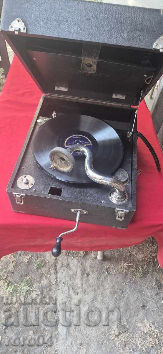 GRAMOPHONE - HAND CRANK - PARLOPHONE - WW II GRAMOPHONE - HAND CRANK - PARLOPHONE - WW II
