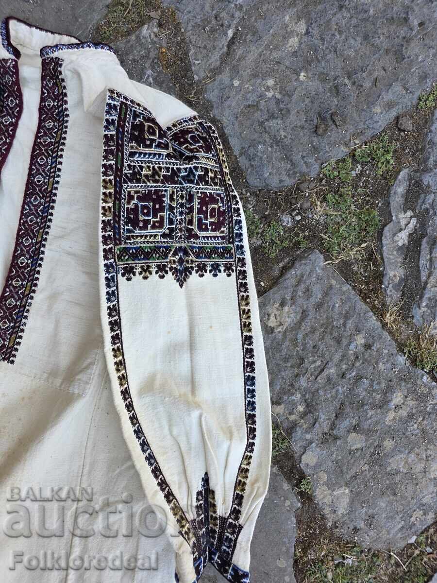 Delivery of Maiden's shirt from a Suva Gora folk costume Delivery of Maiden's shirt from a Suva Gora folk costume