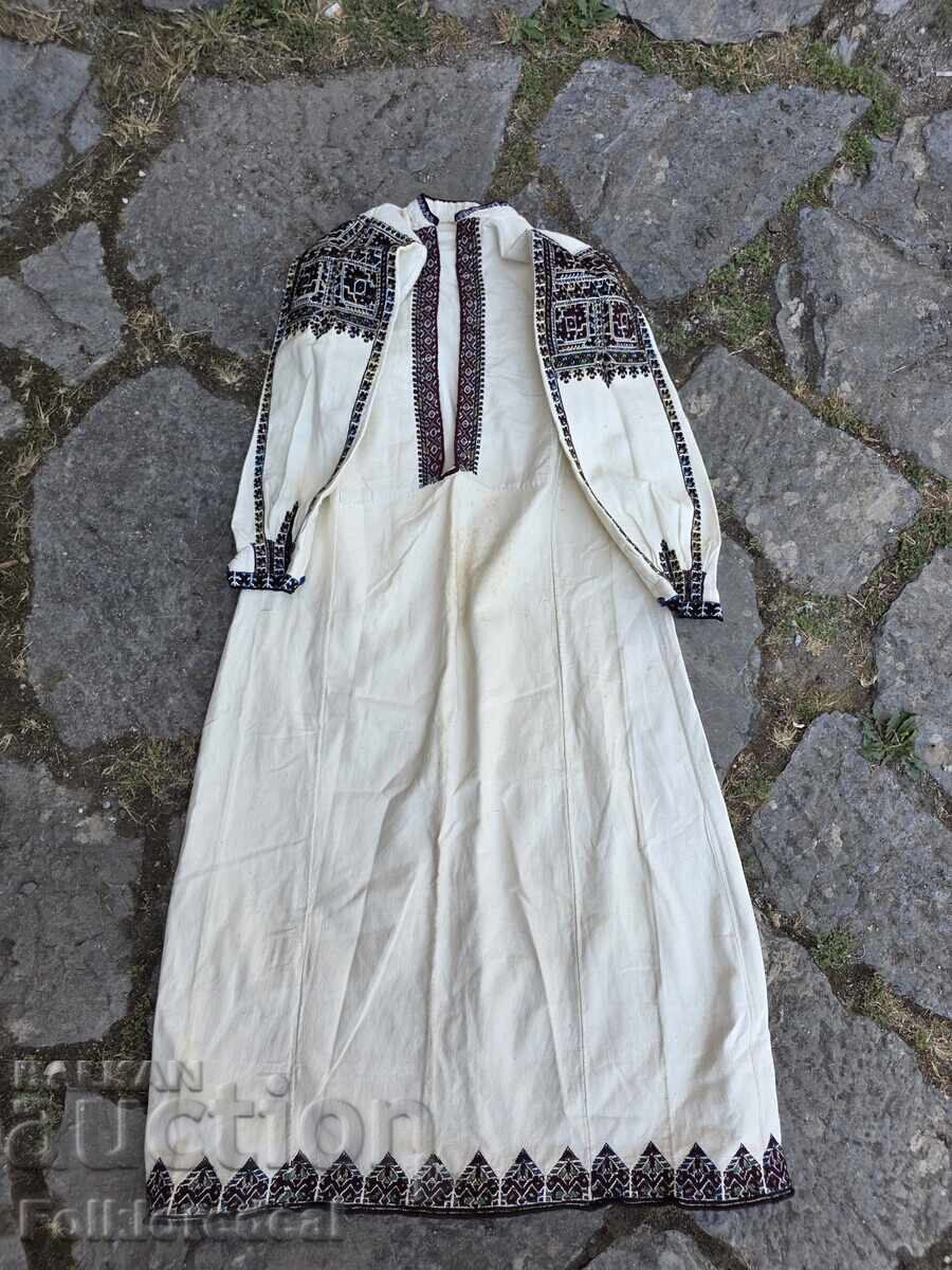 Maiden's shirt from a Suva Gora folk costume Maiden's shirt from a Suva Gora folk costume