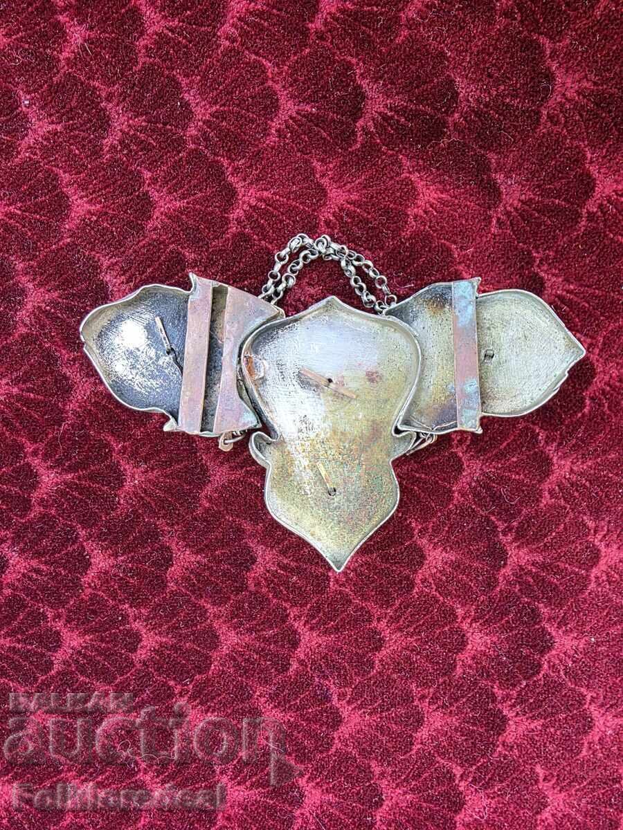 Παράδοση Ασημένιες παφτές με επιχρύσωμα για φορεσιά από την περιοχή Κουμάνοβο Παράδοση Ασημένιες παφτές με επιχρύσωμα για φορεσιά από την περιοχή Κουμάνοβο