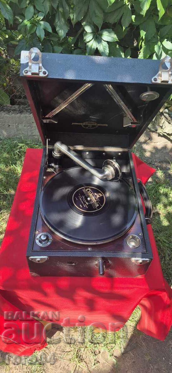 GRAMOPHONE - HAND CRANK - COLUMBIA - WW II