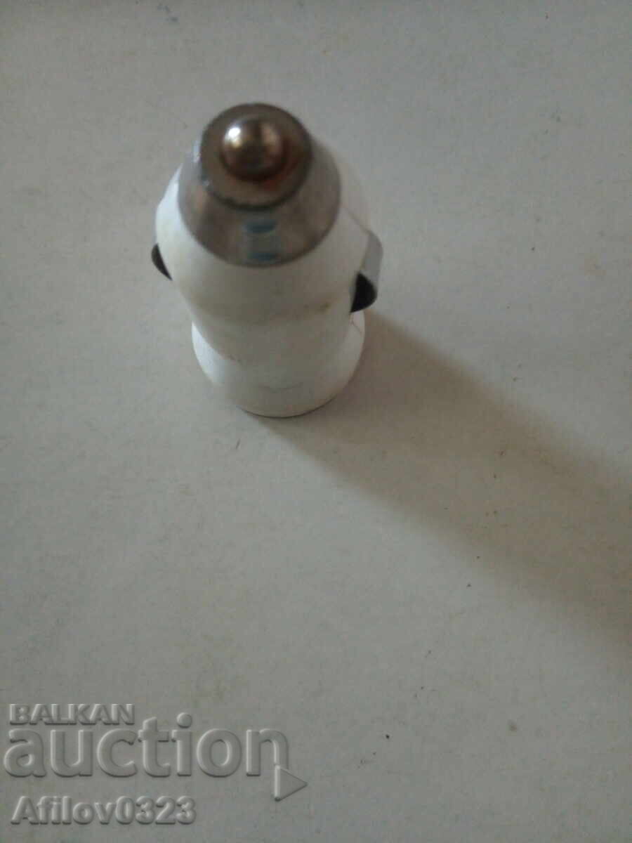 Încărcător pentru dispozitive electronice - pentru mașină cu preț 2.00 BGN | € 1.02 Încărcător pentru dispozitive electronice - pentru mașină cu preț 2.00 BGN | € 1.02