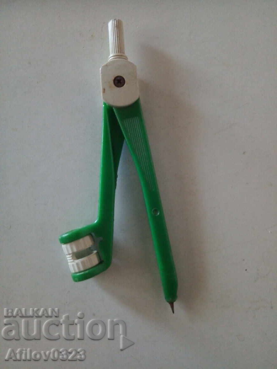 Student compass - 2 with price 1.00 BGN | € 0.51