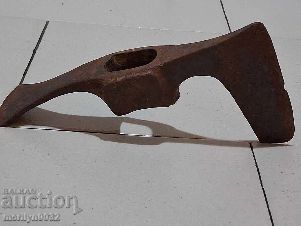 Vechi târnăcop topor instrument topor fier forjat cu preț 49.00 BGN | € 25.05