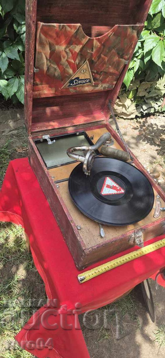 ГРАМОФОН - МАНИВЕЛА - SINGER - WW I с цена 155.00 лв. | € 79.25 ГРАМОФОН - МАНИВЕЛА - SINGER - WW I с цена 155.00 лв. | € 79.25