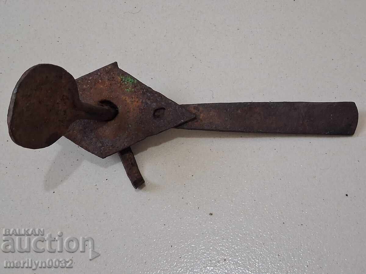 Licitație Lacăt antic din fier forjat, broască, zăvor pentru o poartă antică