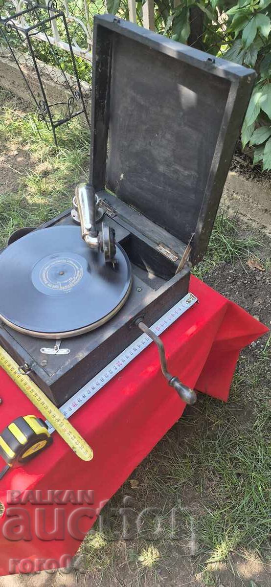 GRAMOFON - MANIVELĂ - PATHE DIAMOND - WW I cu preț 155.00 BGN | € 79.25