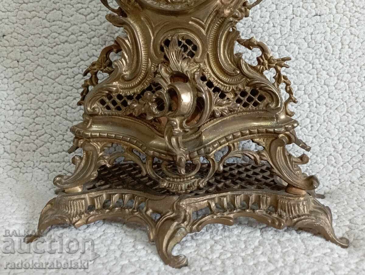 Голям старинен масивен бронзов часовник с цена 249.90 лв. | € 127.77 Голям старинен масивен бронзов часовник с цена 249.90 лв. | € 127.77