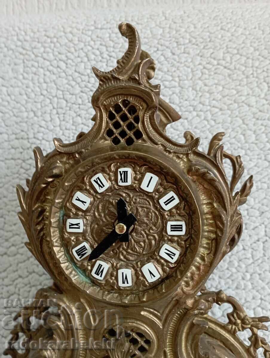 Аукцион Голям старинен масивен бронзов часовник Аукцион Голям старинен масивен бронзов часовник