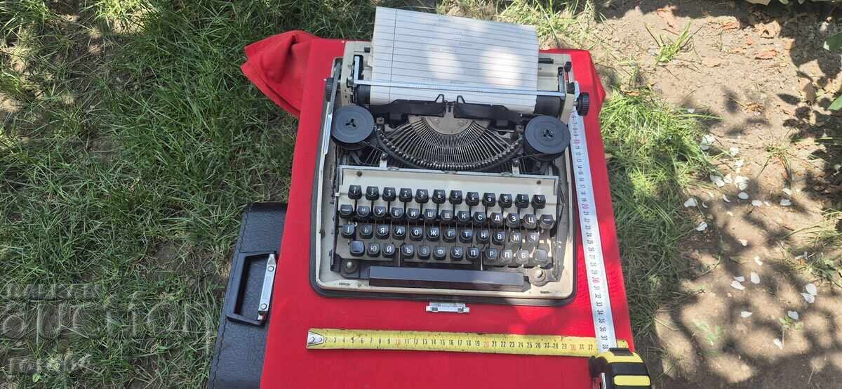 MAȘINĂ DE SCRIS - MARIȚA 1 - EXCELENTĂ