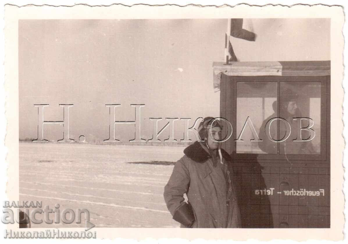 SMALL OLD PHOTO WINTER AIRPORT BULGARIAN AVIATORS E189