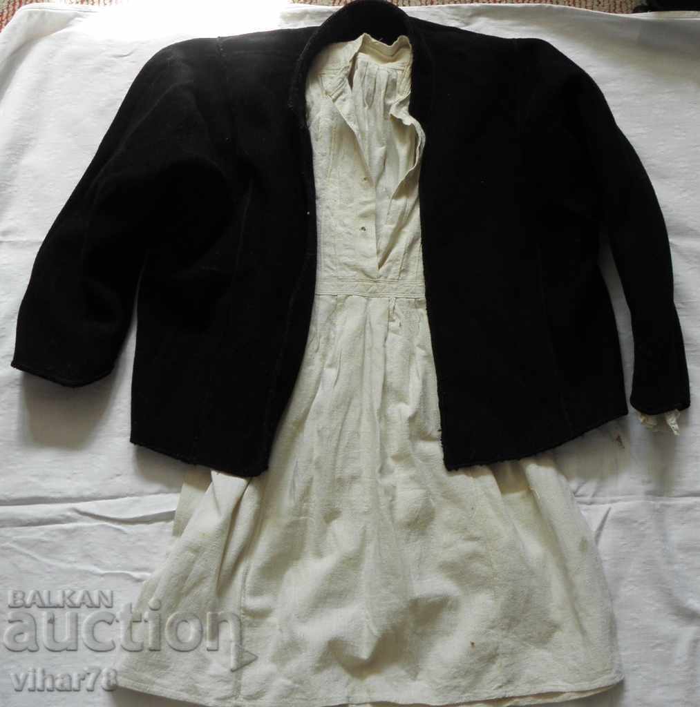 COSTUM POPULAR VECHI CU CĂCIULĂ ȘI BRÂU cu preț 179.99 BGN | € 92.03