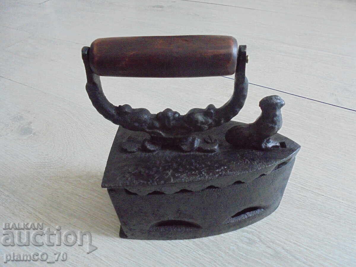 Antique charcoal iron with price 55.00 BGN | € 28.12