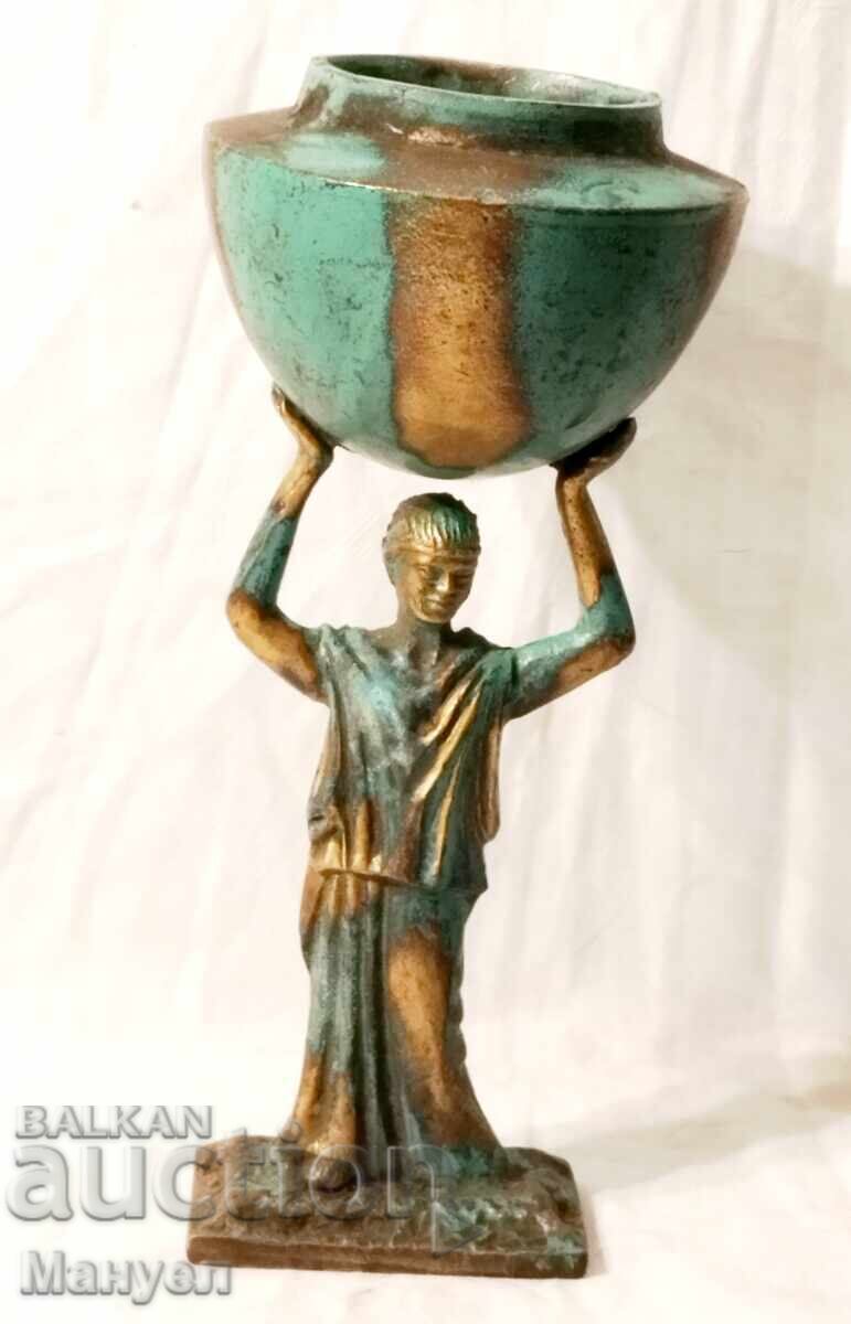Древногръцка бронзова кадилница от Делфи,  копие.