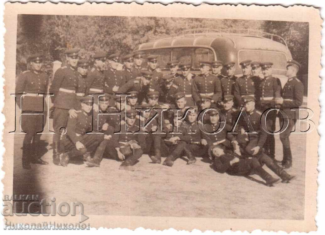 SMALL OLD PHOTO AVIATORS PILOTS BUS E196