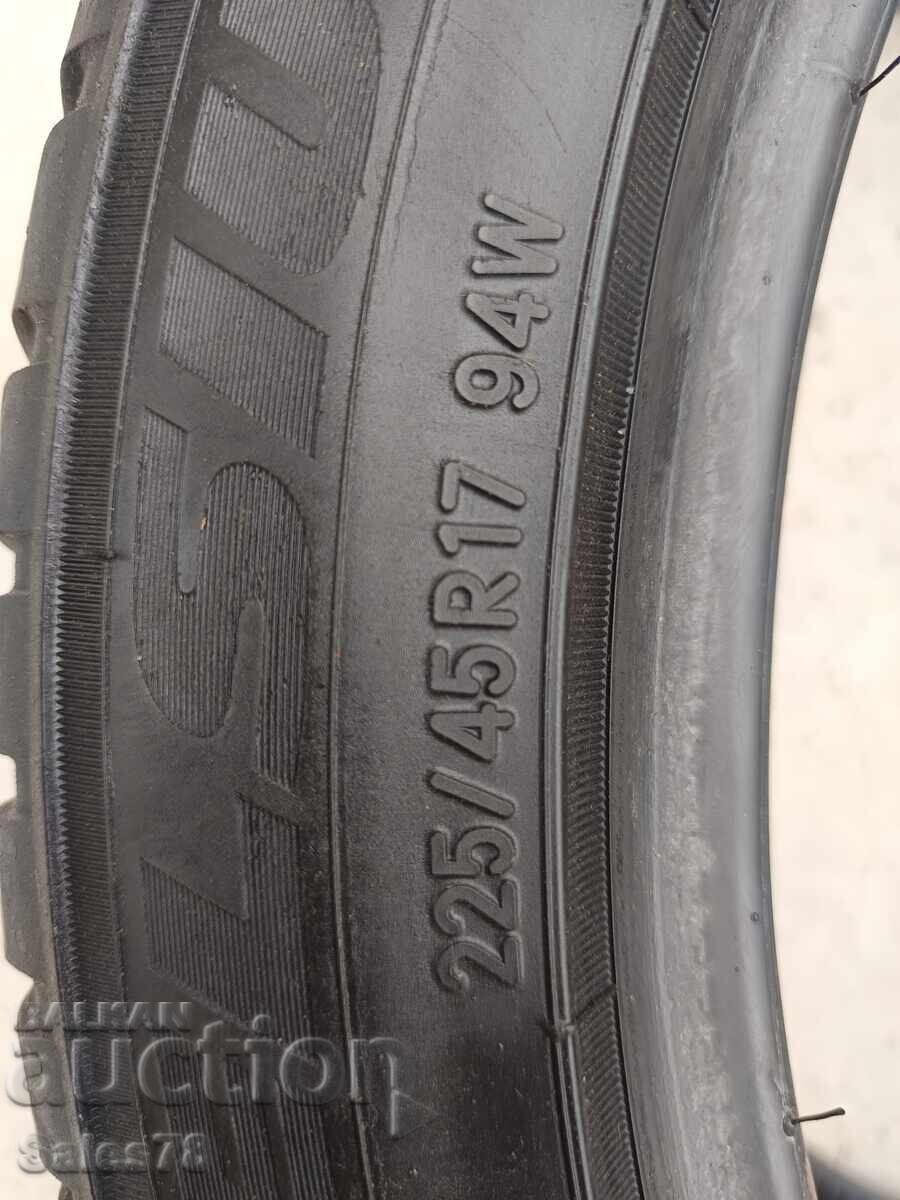 Cauciuc 225 45 17 bucată cu preț 40.00 BGN | € 20.45 Cauciuc 225 45 17 bucată cu preț 40.00 BGN | € 20.45