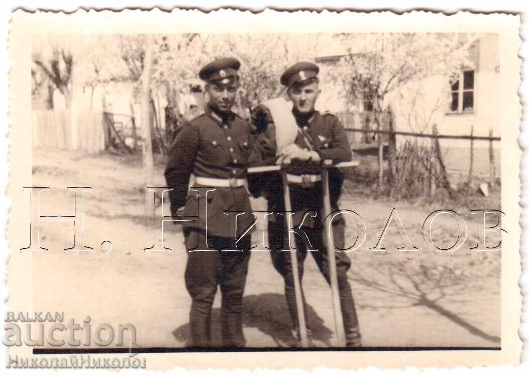 SMALL OLD PHOTO BULGARIAN MILITARY PILOTS AVIATION E205