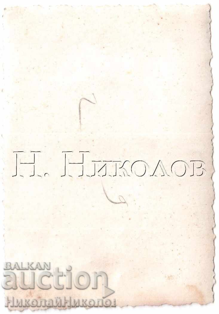 МАЛКА СТАРА СНИМКА БЪЛГАРСКИ ВОЕНЕН ПИЛОТ С УНИФОРМА Е207 с цена 7.00 лв. | € 3.58