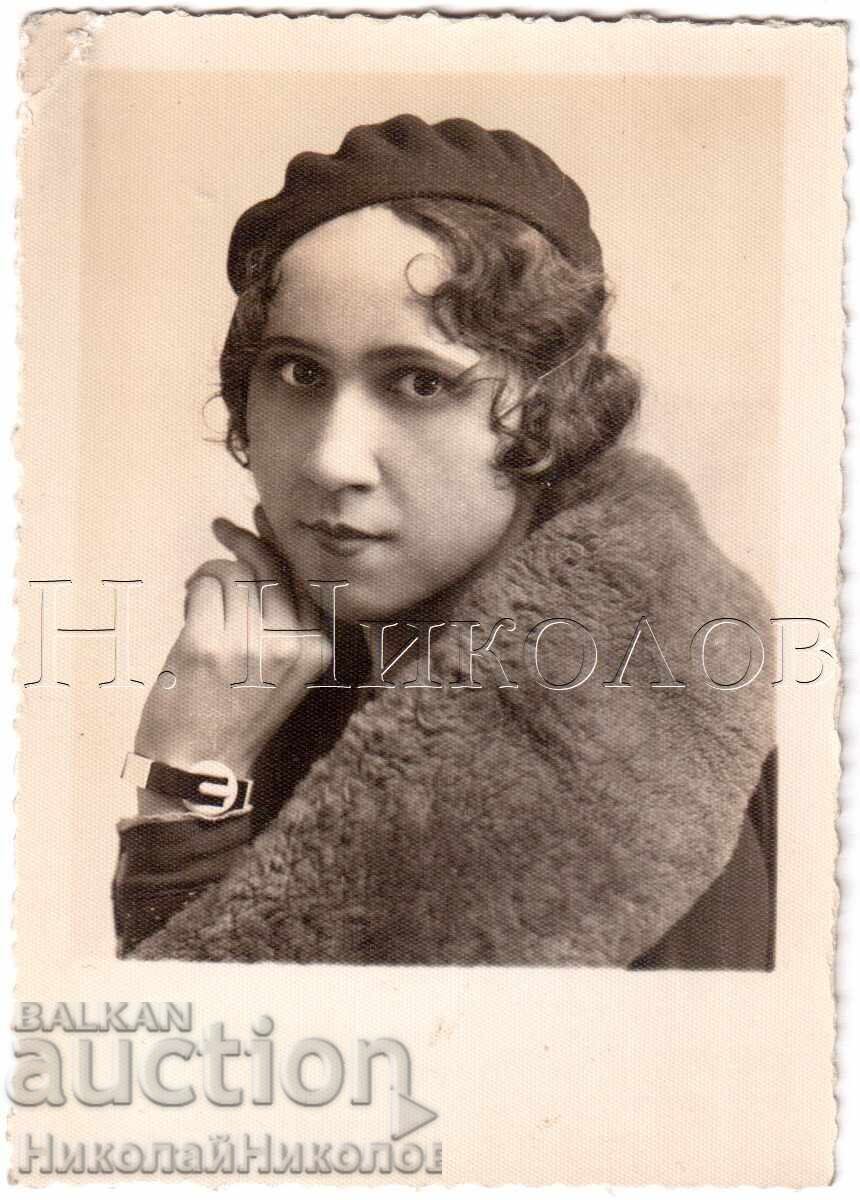 1933 SMALL OLD PHOTO SOFIA YOUNG WOMAN IN STUDIO E212 1933 SMALL OLD PHOTO SOFIA YOUNG WOMAN IN STUDIO E212