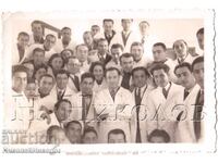 МАЛКА СТАРА СНИМКА СТУДЕНТИ ПО МЕДИЦИНА Е214