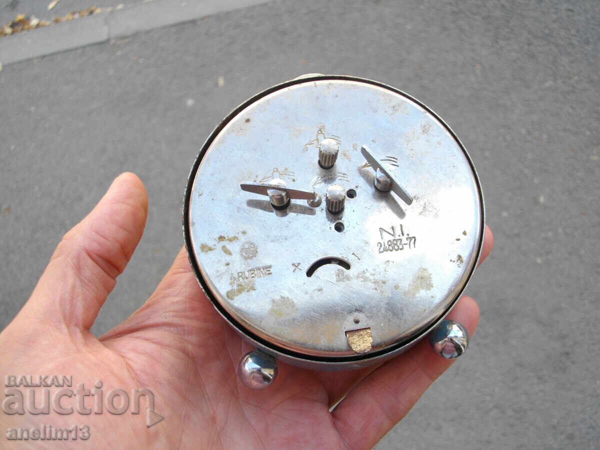 COLLECTOR'S ANIMATED ALARM CLOCK VICTORIA - 6