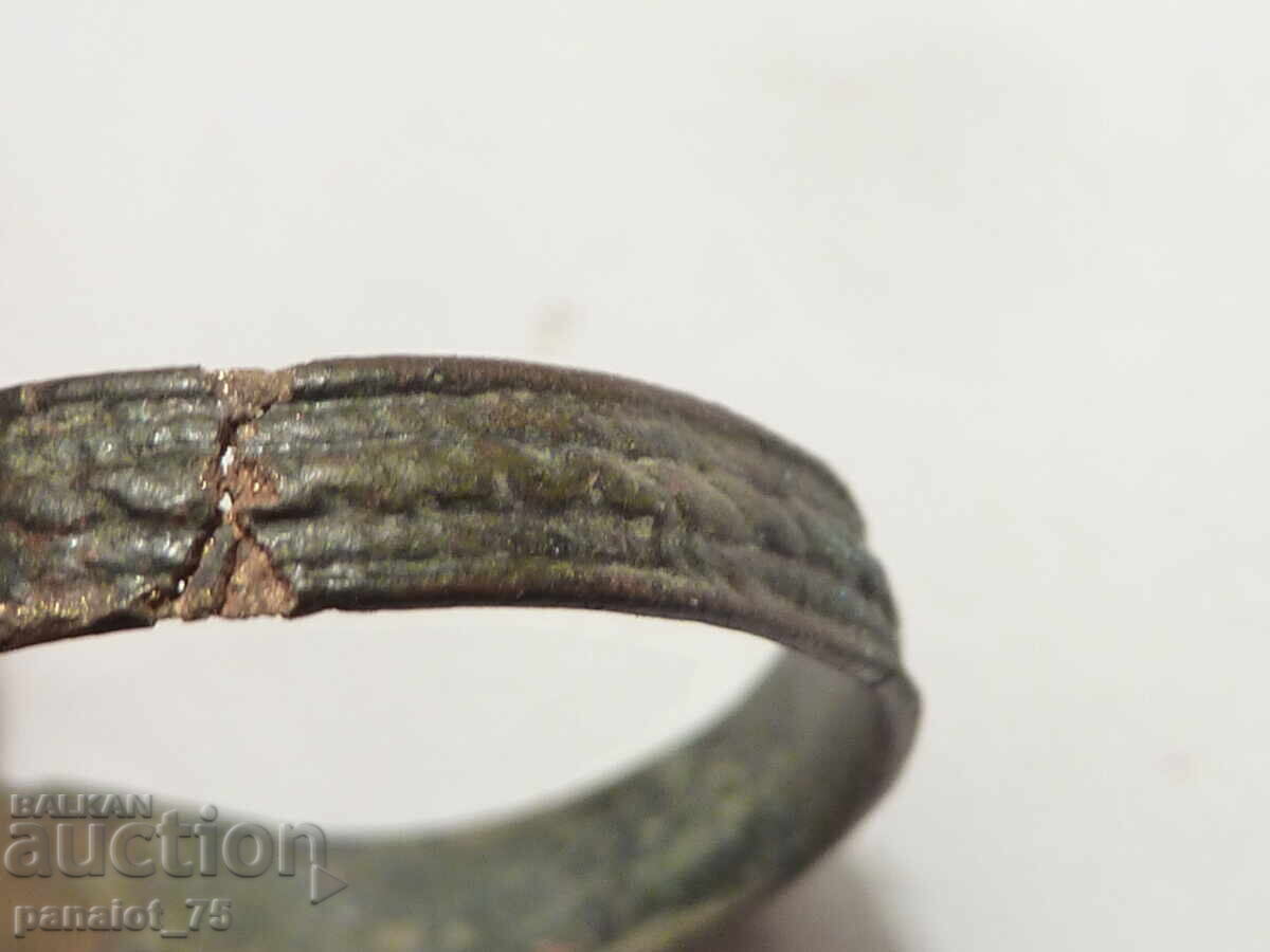 Livrarea INEL DE BRONZ RENASCENTAL CU STICLĂ ALBĂ