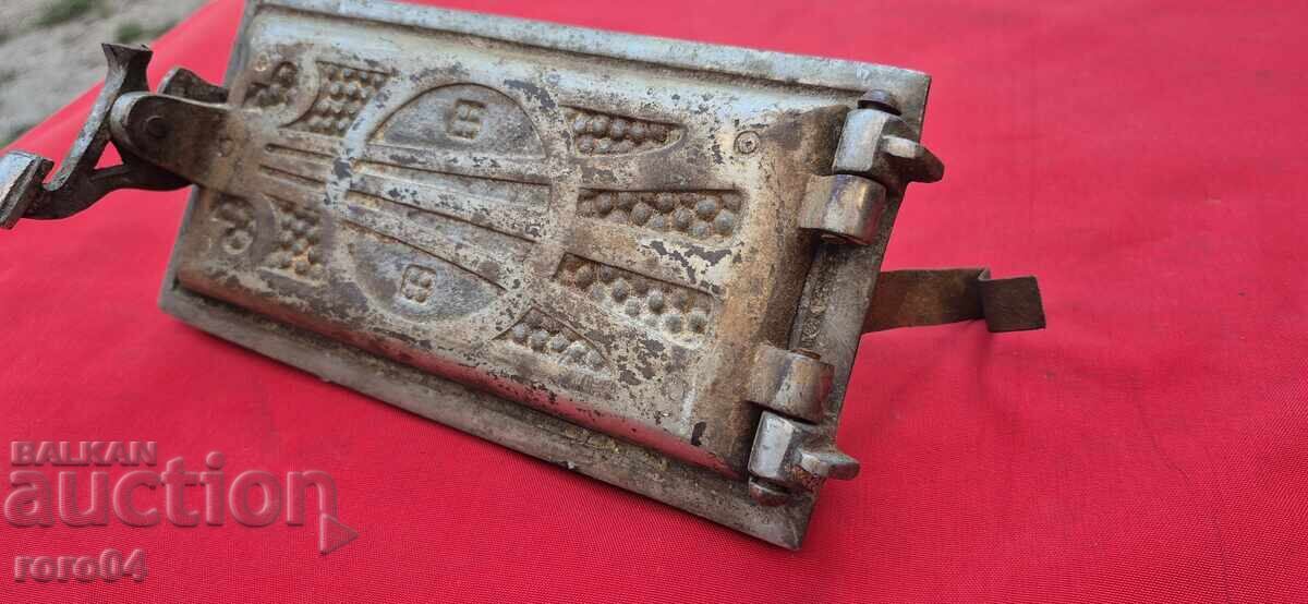 ΚΑΧΛΕΝΑ ΠΕΤΣΚΑ - ΠΟΡΤΑ - ΘΕΡΙΝΟ ΕΙΚΟΝΙΣΤΙΚΟ ΧΥΤΟ ΣΙΔΗΡΟ - WW I / II με τιμή 59.00 BGN | € 30.17