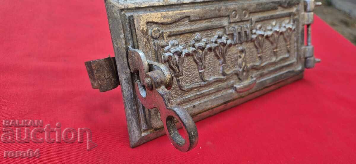 Licitație SOB DE TERACOTĂ - UȘĂ - FIGURĂ DE FONDERE DE VARĂ - WW I / II Licitație SOB DE TERACOTĂ - UȘĂ - FIGURĂ DE FONDERE DE VARĂ - WW I / II