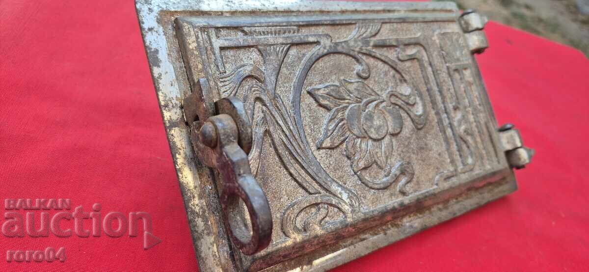 Аукцион КАХЛЕНА ПЕЧКА - ВРАТА - ЛЯТ ФИГУРАЛЕН ЧУГУН - WW I / II Аукцион КАХЛЕНА ПЕЧКА - ВРАТА - ЛЯТ ФИГУРАЛЕН ЧУГУН - WW I / II