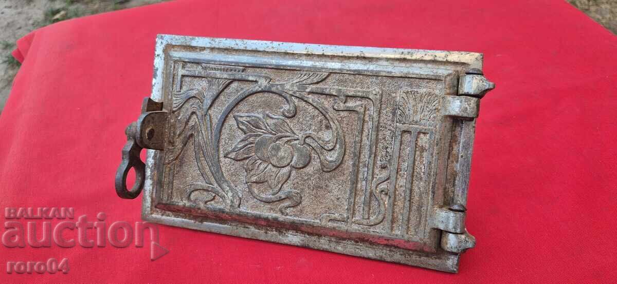 КАХЛЕНА ПЕЧКА - ВРАТА - ЛЯТ ФИГУРАЛЕН ЧУГУН - WW I / II КАХЛЕНА ПЕЧКА - ВРАТА - ЛЯТ ФИГУРАЛЕН ЧУГУН - WW I / II