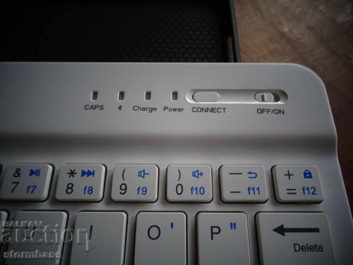 Ασύρματο πληκτρολόγιο και θήκη για iPad με τιμή 10.00 BGN | € 5.11